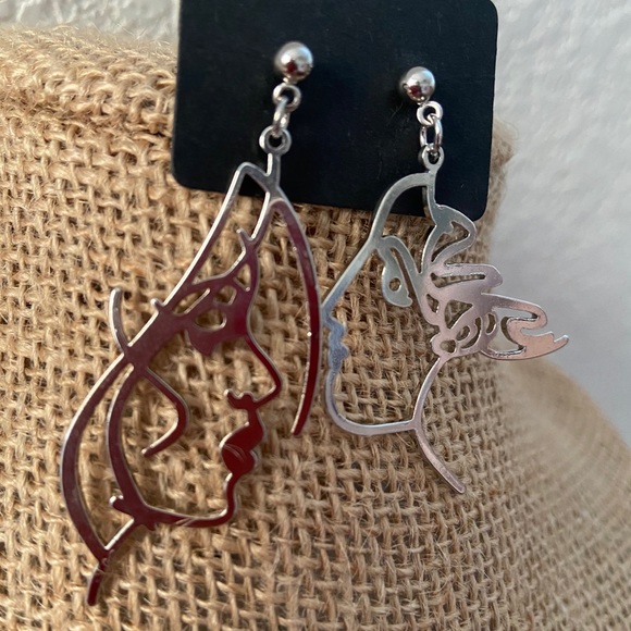 💕LAST ONE Silver Beauty Asymmetrical Earrings - Picture 5 of 8